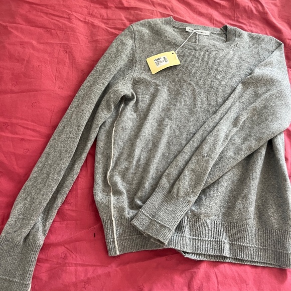 Elegant Heather Gray Women's Crew Neck Sweater - Picture 1 of 5